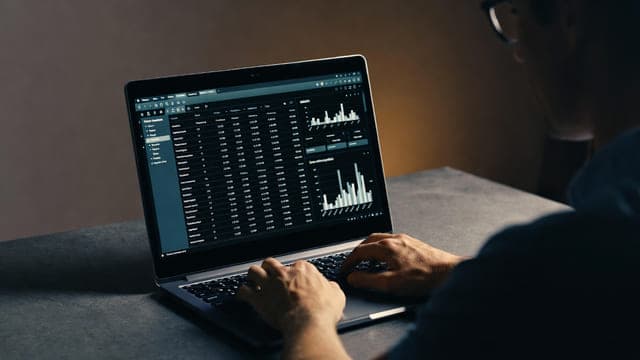 Digital product pricing strategy to maximize revenue
