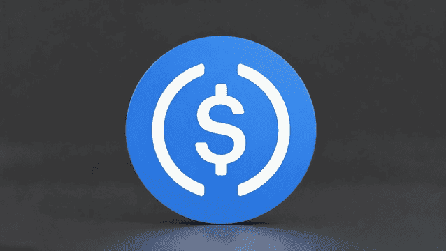 Digital product seller receiving instant USDC payment on smartphone Summon+